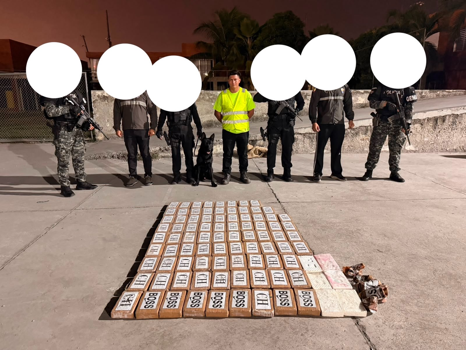 ENCUENTRAN   COCAINA EN CAJAS DE BANANO EN PUERTO MARÍTIMO