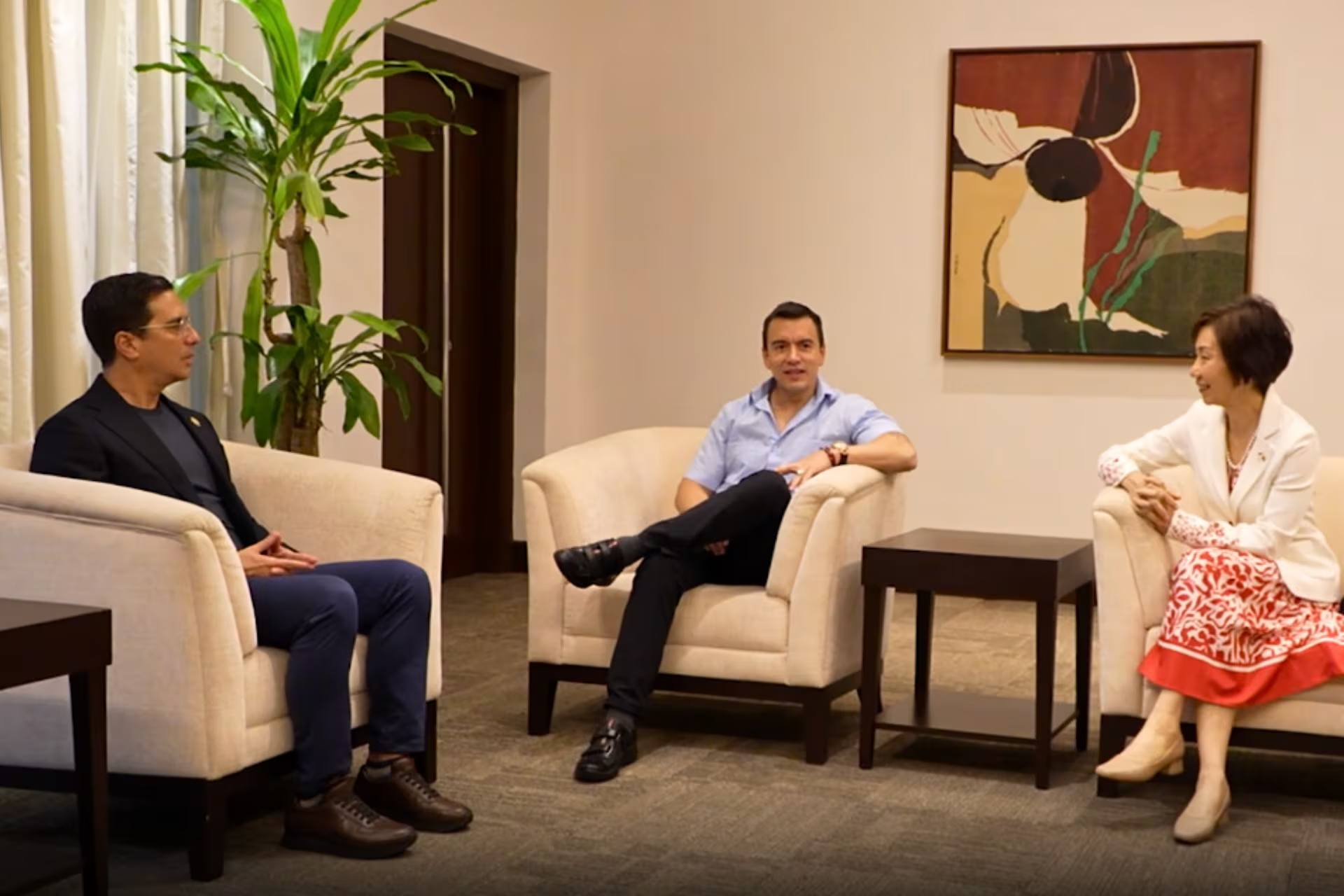 FIN DE GIRA. NOBOA FIRMA MEMORANDO DE ENTENDIMIENTO EN SINGAPUR