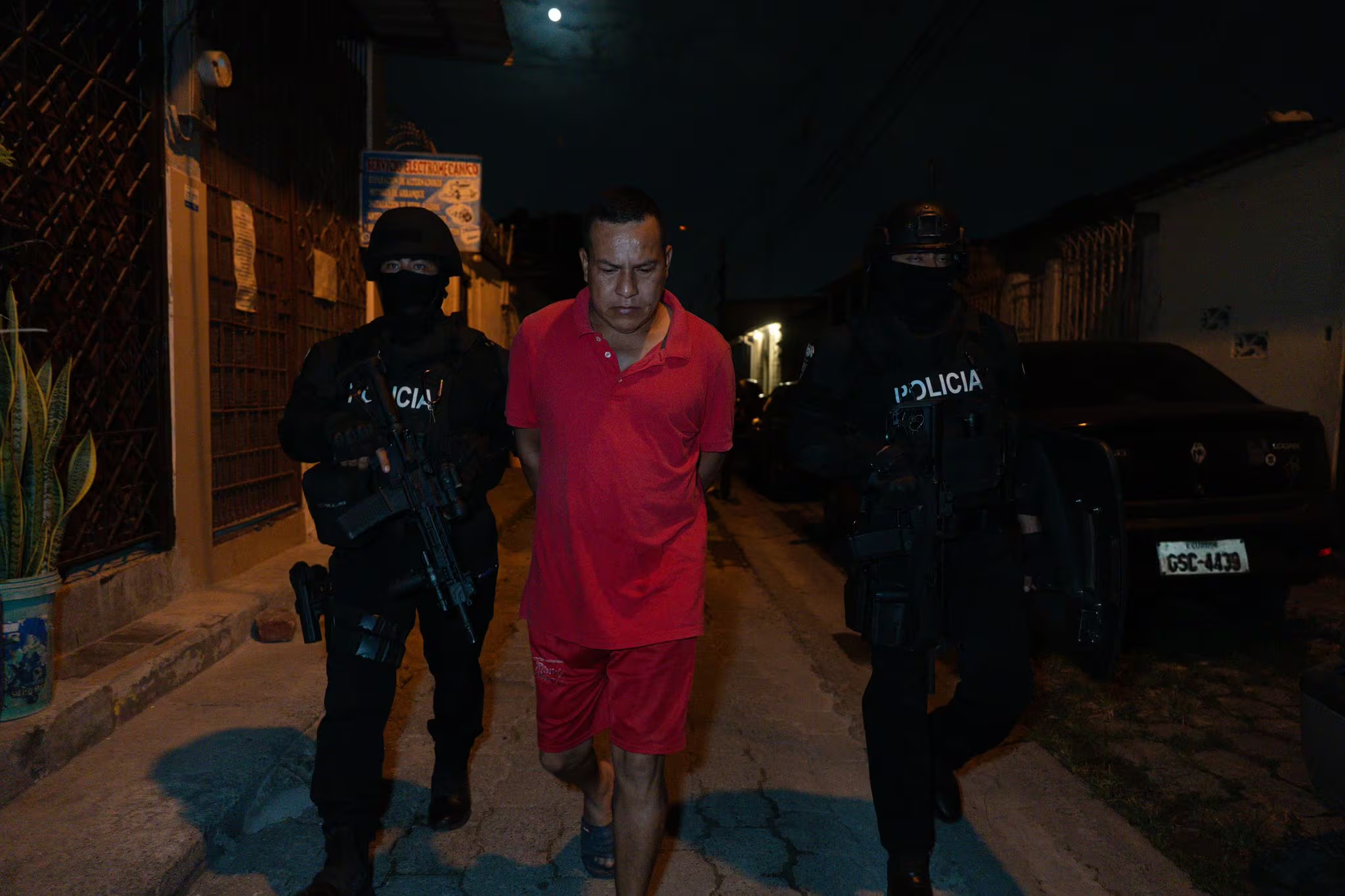 DEA Y POLICIA CAPTURAN A MIEMBROS DE  LOS LOBOS Y CHONEROS