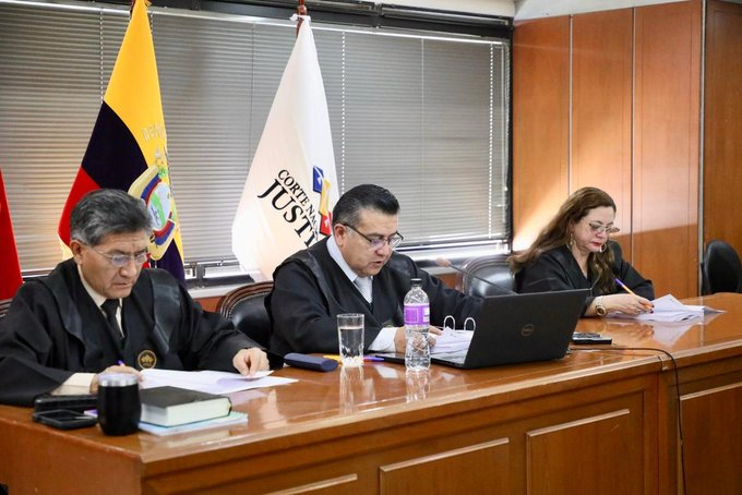 EXPRESIDENTE  LENIN MORENO DEBERA DEVOLVER  $ 163 MILLONES